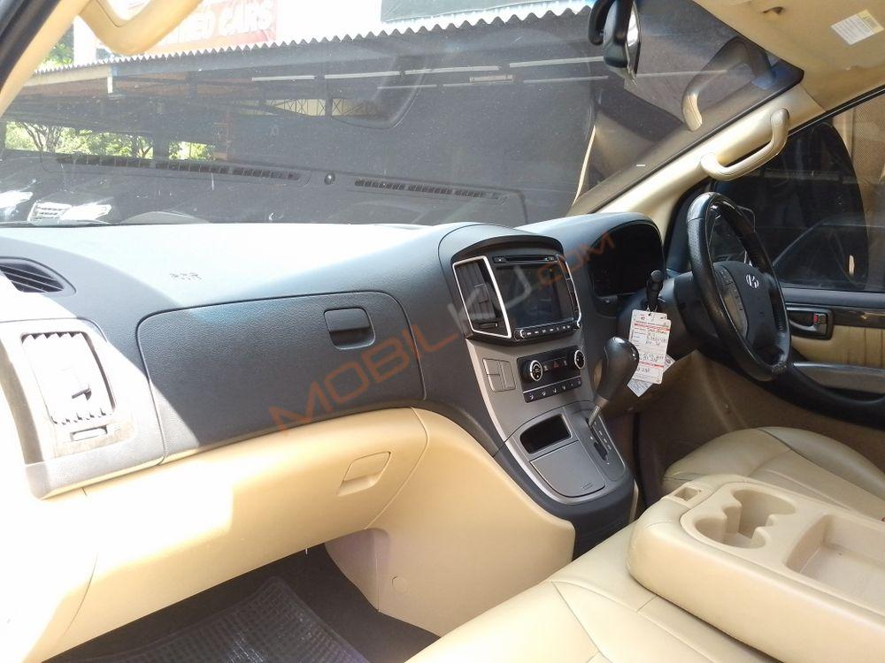 Mobil Hyundai H-1 2018