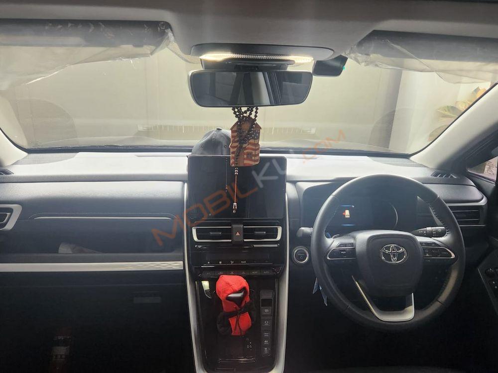 Mobil Toyota Kijang Innova Zenix 2023