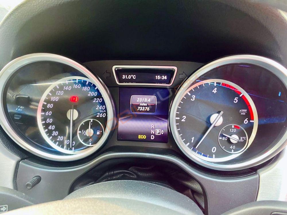 Mobil Mercedes-Benz ML 2015