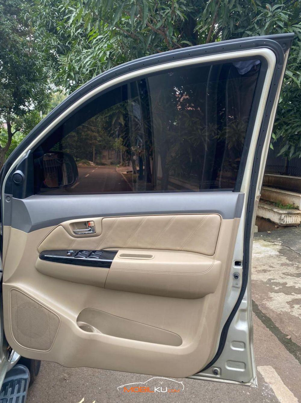 Mobil Toyota Fortuner 2011