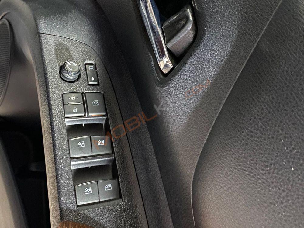 Mobil Toyota Sienta 2017