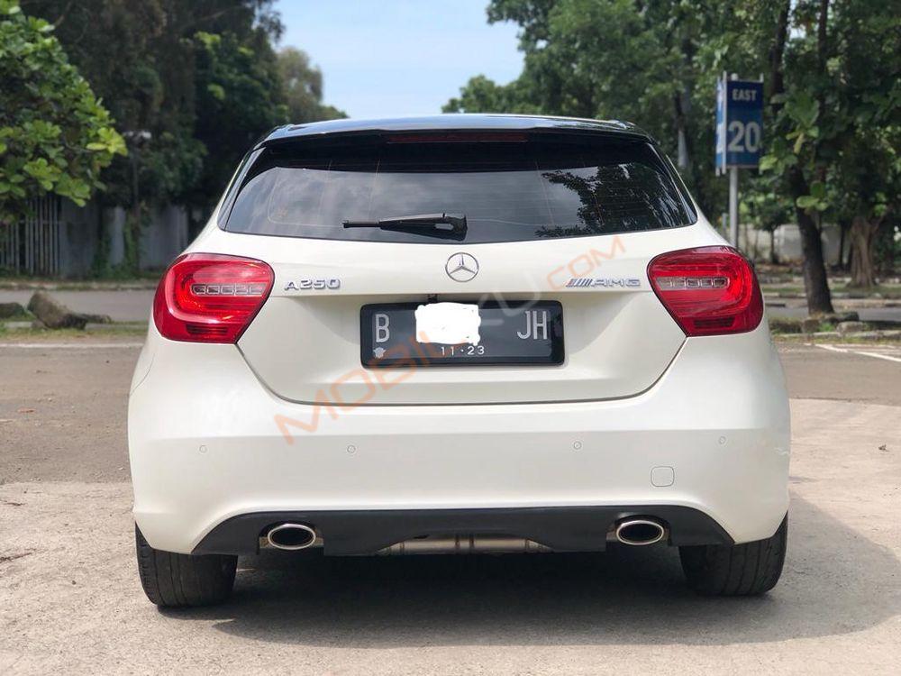 Mobil Mercedes-Benz A-Class 2013