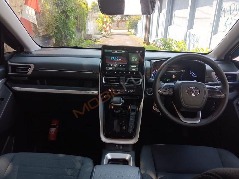 Mobil Toyota Kijang Innova 2023