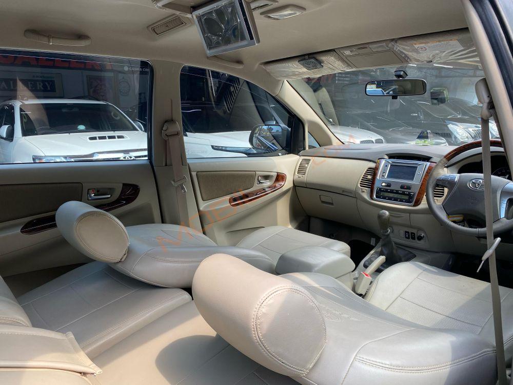 Mobil Toyota Kijang Innova 2014