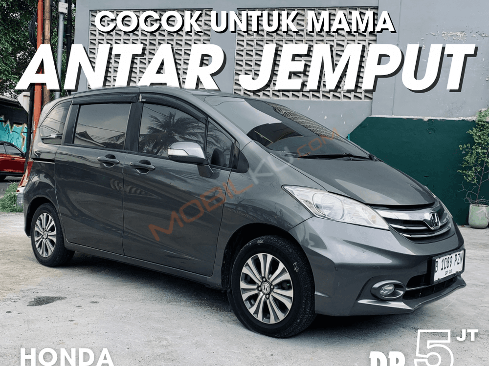 Mobil Honda Freed 2013