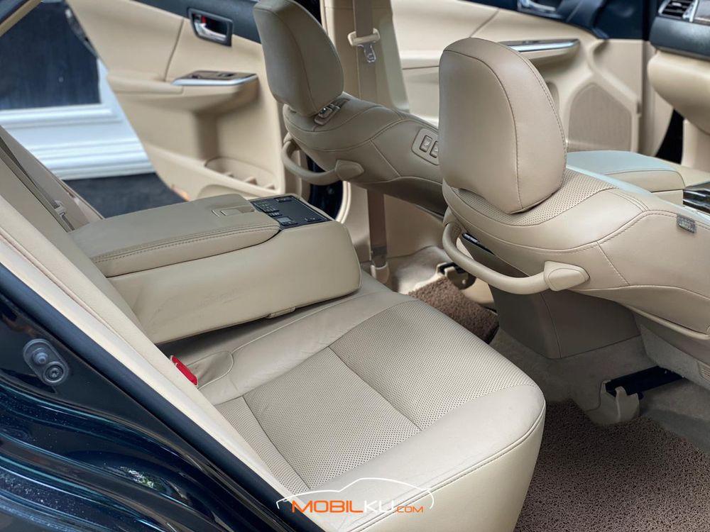 Mobil Toyota Camry 2012