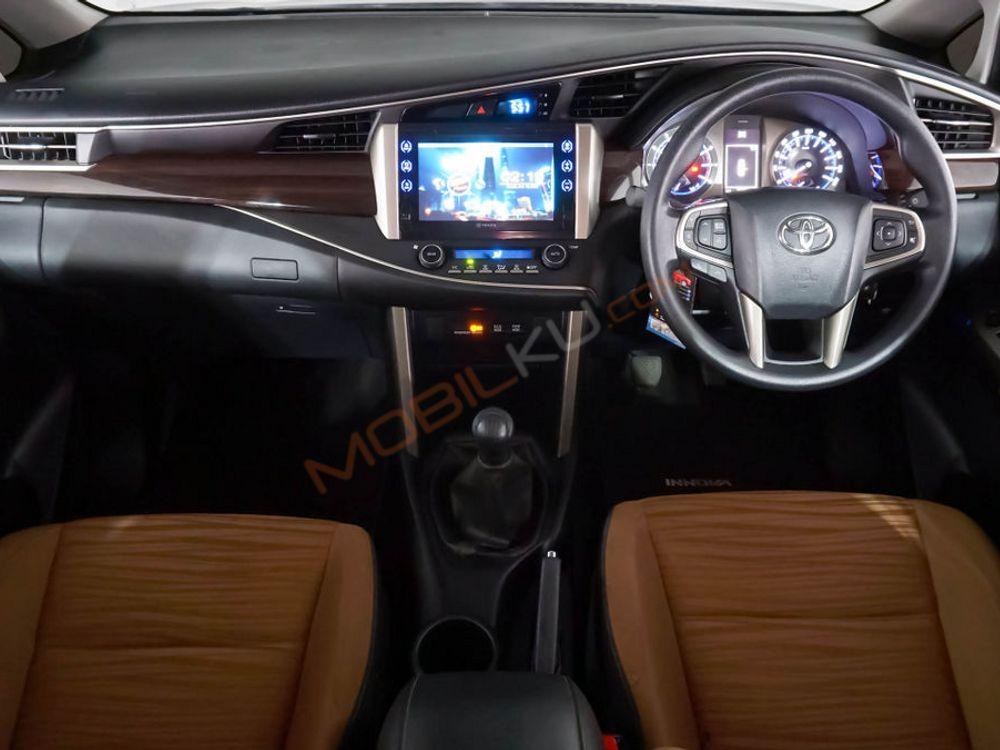 Mobil Toyota Kijang Innova 2019