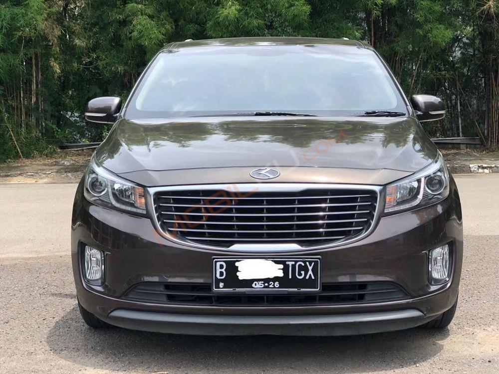 Mobil Kia Sedona 2017
