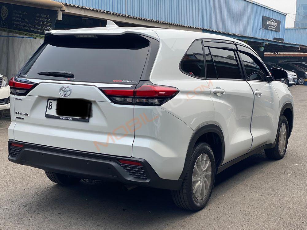 Mobil Toyota Kijang Innova 2023