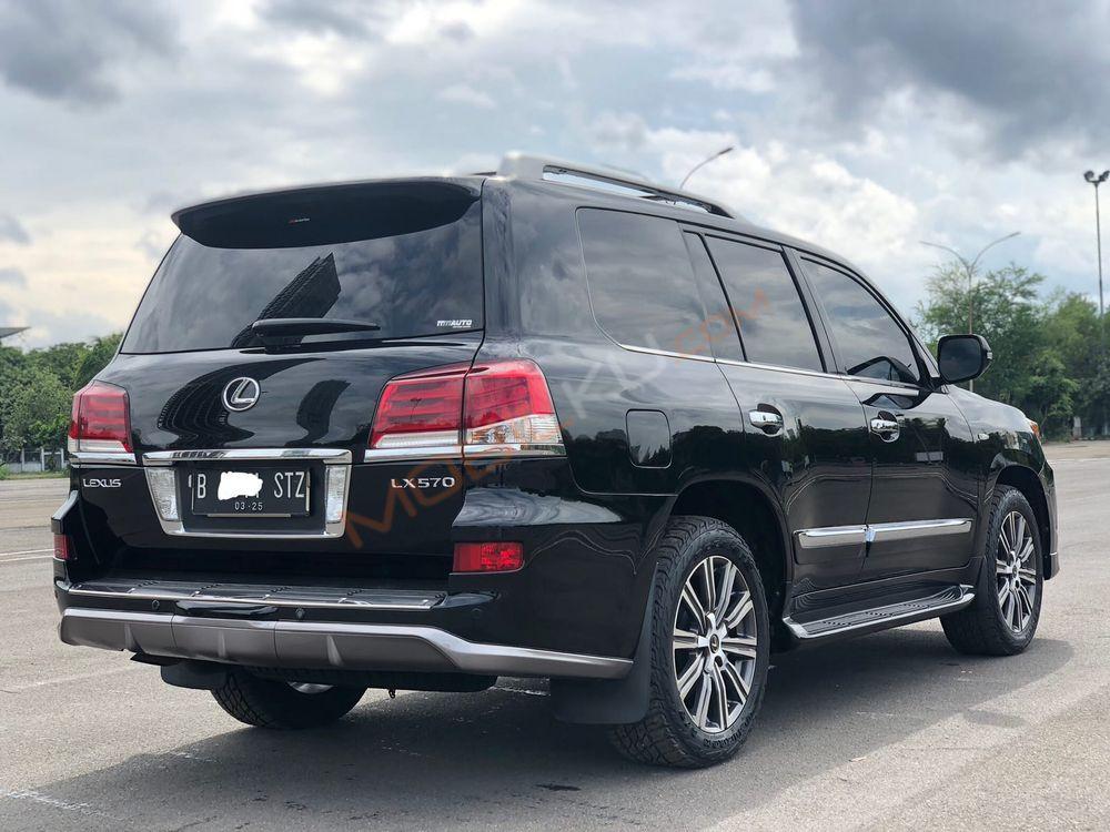 Mobil Lexus LX 2010