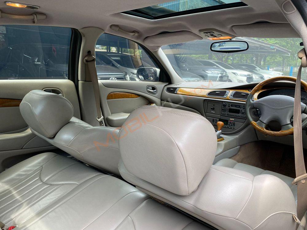 Mobil Jaguar S-Type 2001