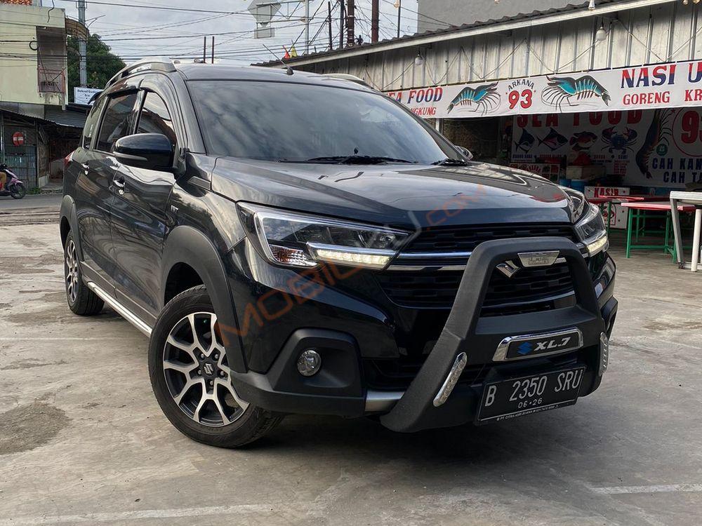 Mobil Suzuki XL7 2021