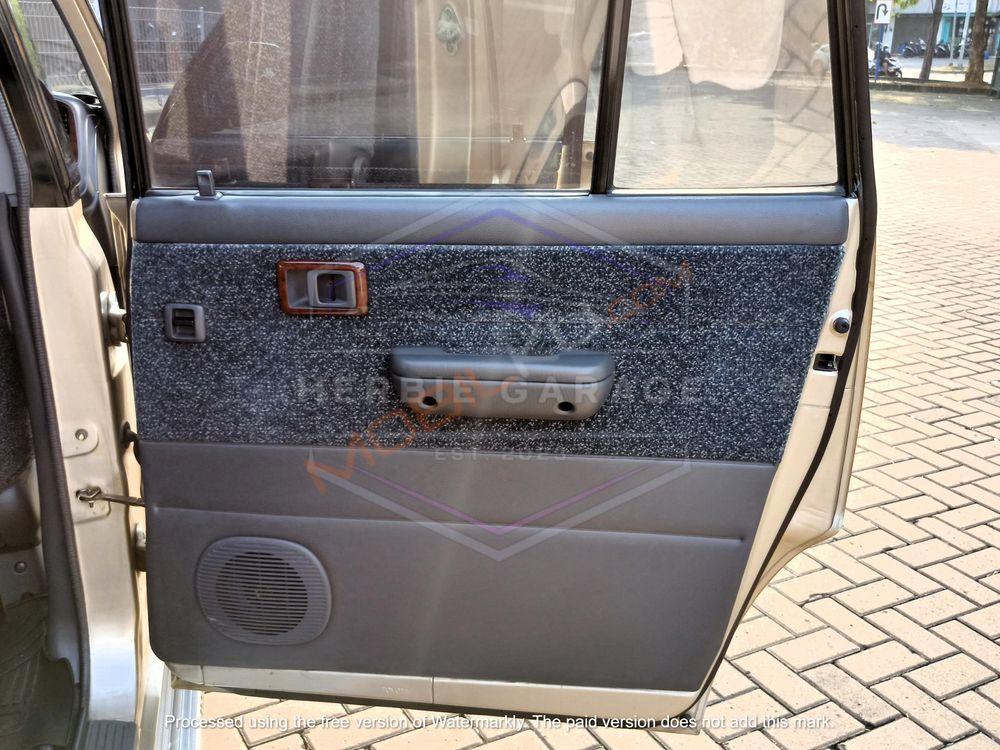 Mobil Toyota Kijang 2001