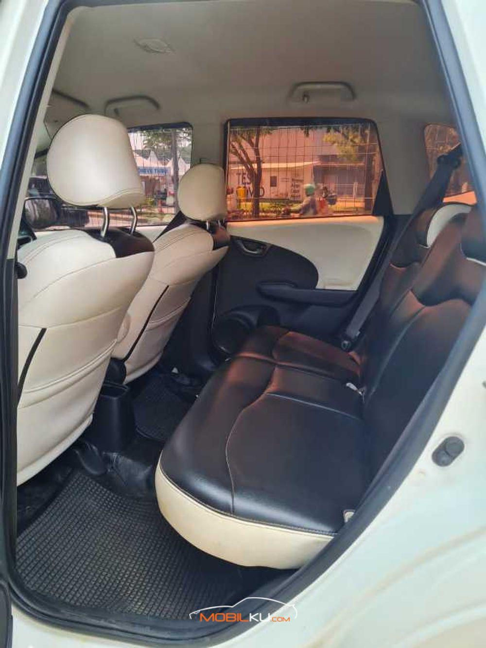 Mobil Honda Jazz 2013