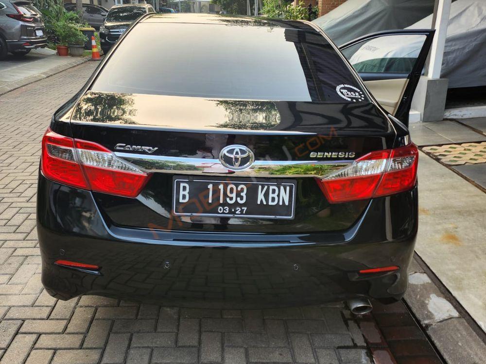 Mobil Toyota Camry 2013