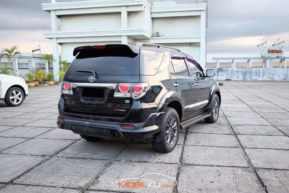Mobil Toyota Fortuner 2015