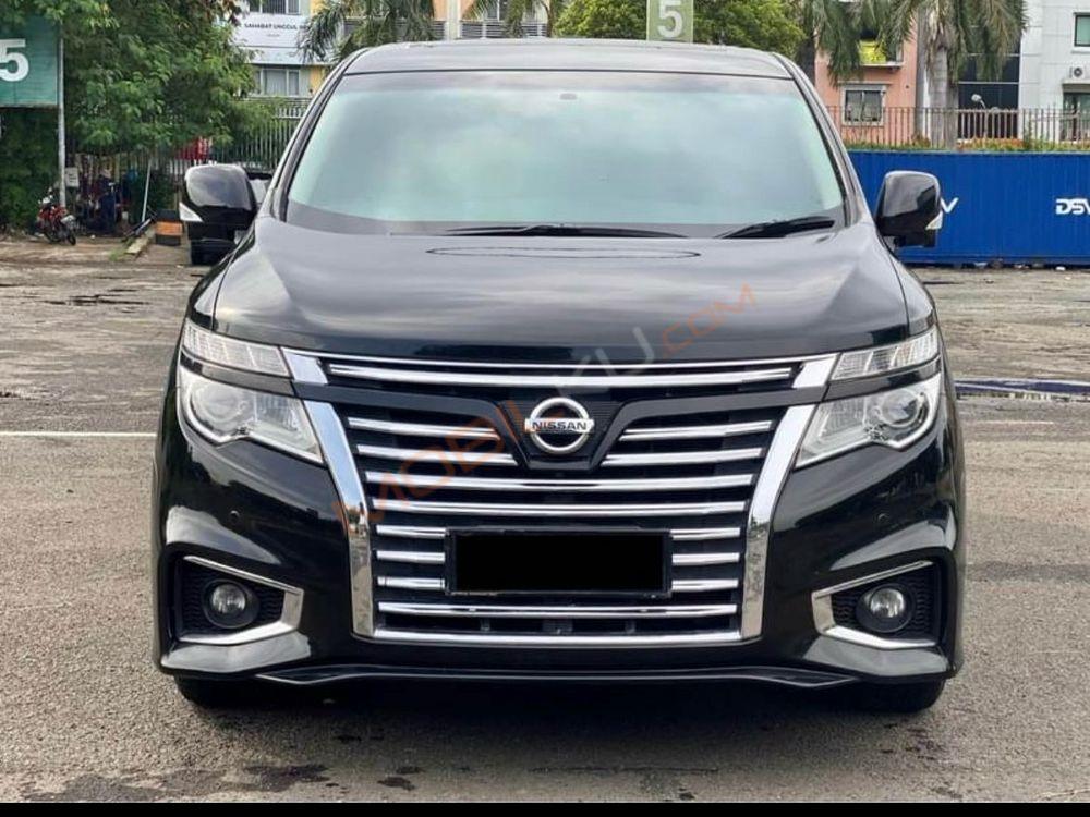 Mobil Nissan Elgrand 2014