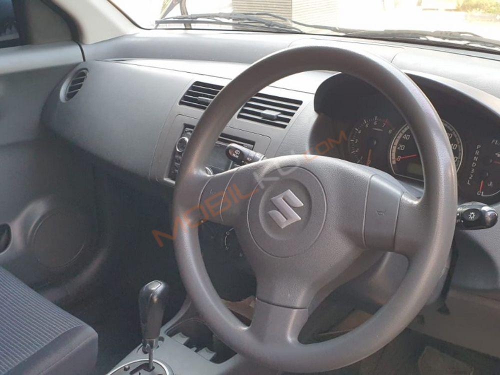 Mobil Suzuki Swift 2008