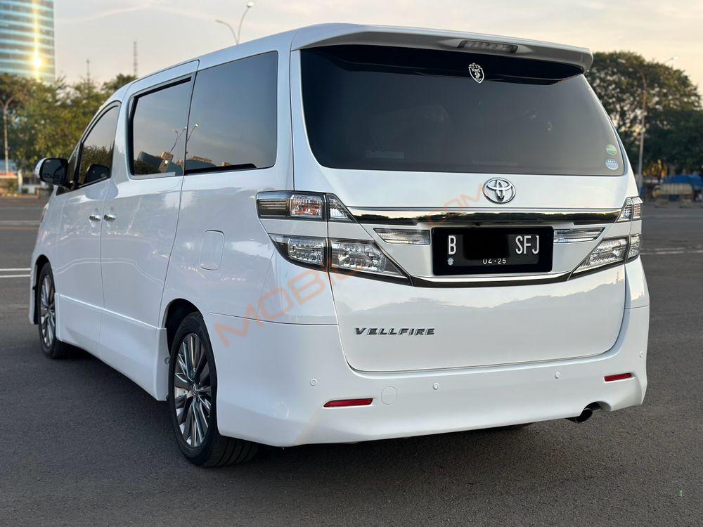 Mobil Toyota Vellfire 2015