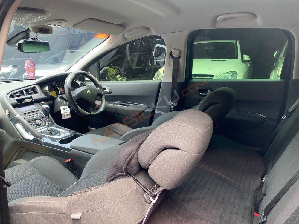 Mobil Peugeot 3008 2016