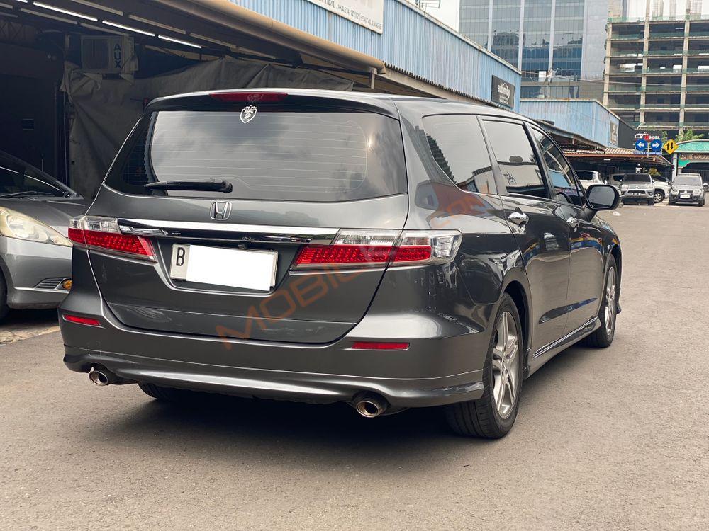 Mobil Honda Odyssey 2012
