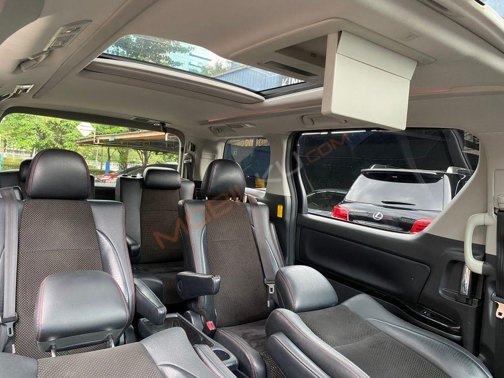 Mobil Toyota Vellfire 2015