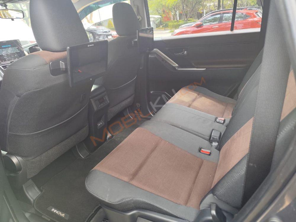 Mobil Toyota Kijang Innova Zenix 2024