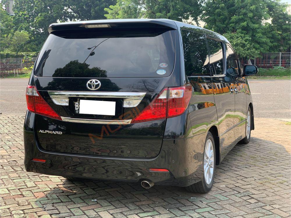 Mobil Toyota Alphard 2009