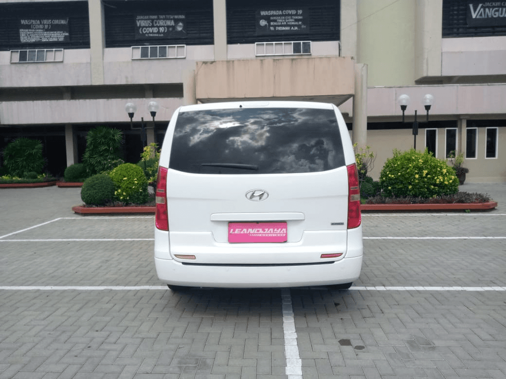 Mobil Hyundai H-1 2012