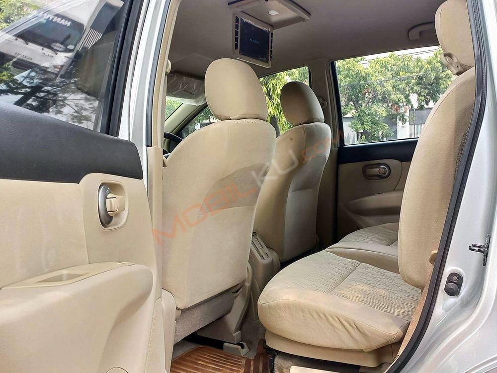 Mobil Nissan Grand Livina 2015