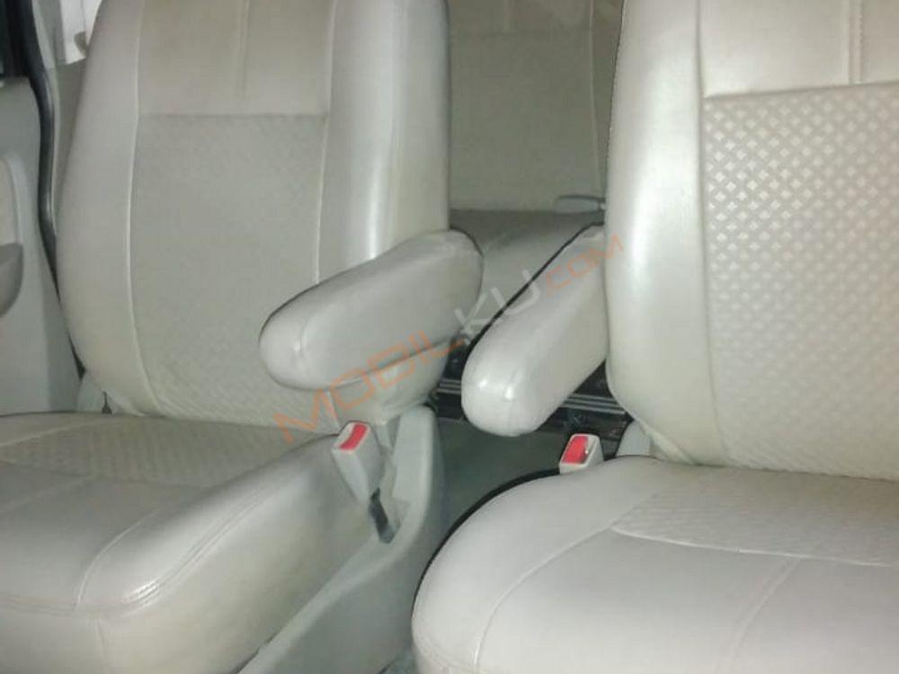 Mobil Suzuki APV 2009