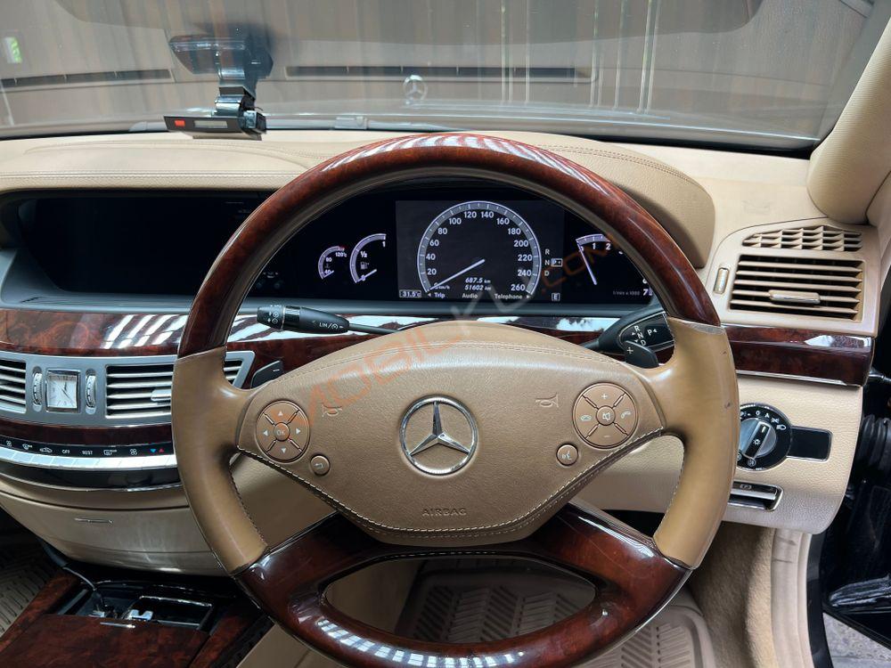 Mobil Mercedes-Benz S-Class 2012