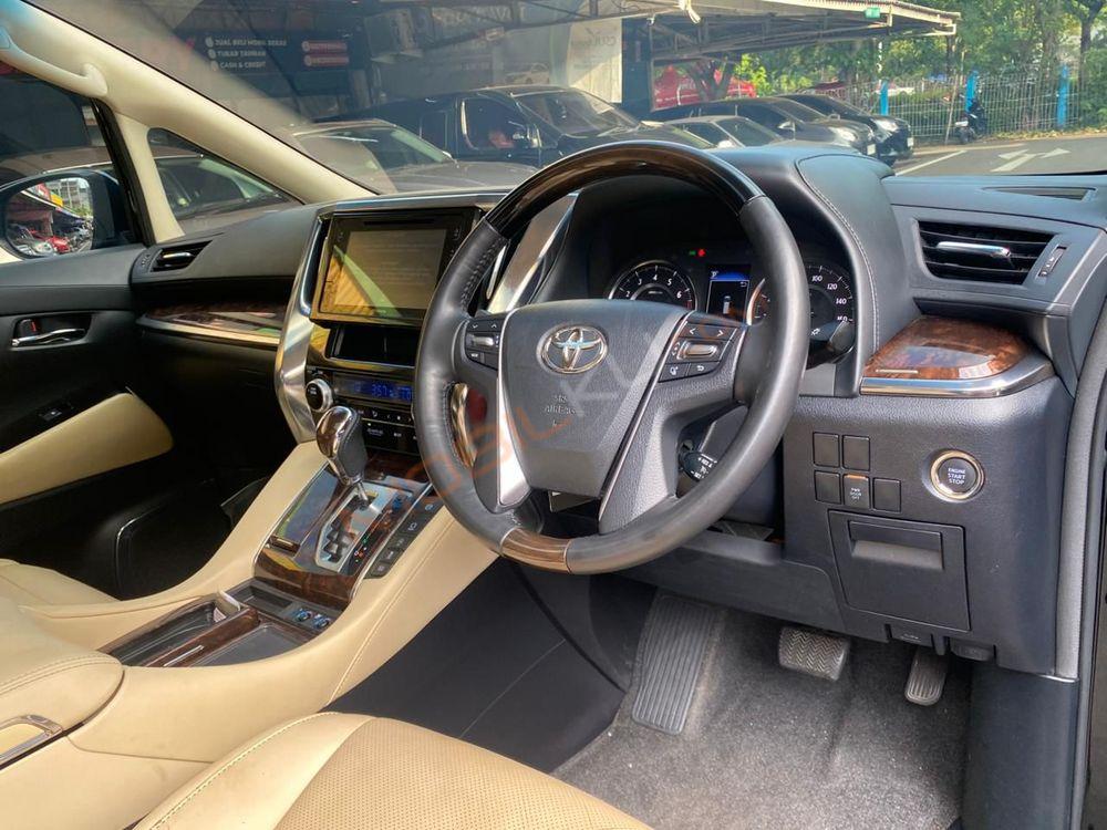 Mobil Toyota Alphard 2019