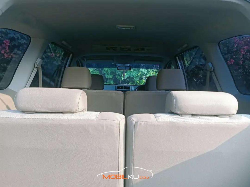 Mobil Daihatsu Xenia 2012