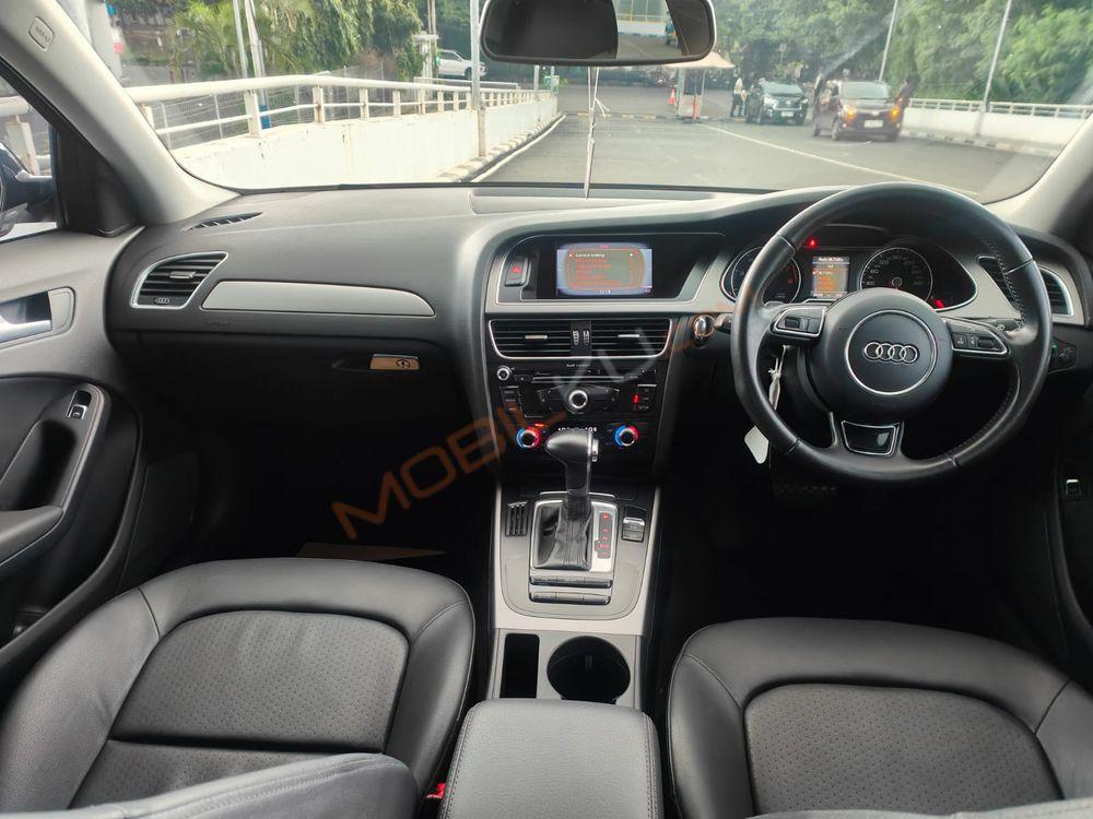 Mobil Audi A4 2014