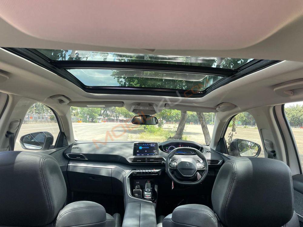 Mobil Peugeot 3008 2020