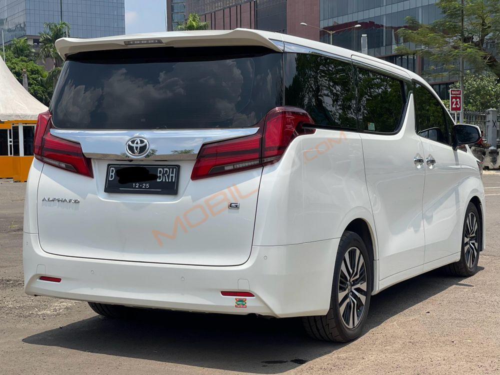Mobil Toyota Alphard 2020