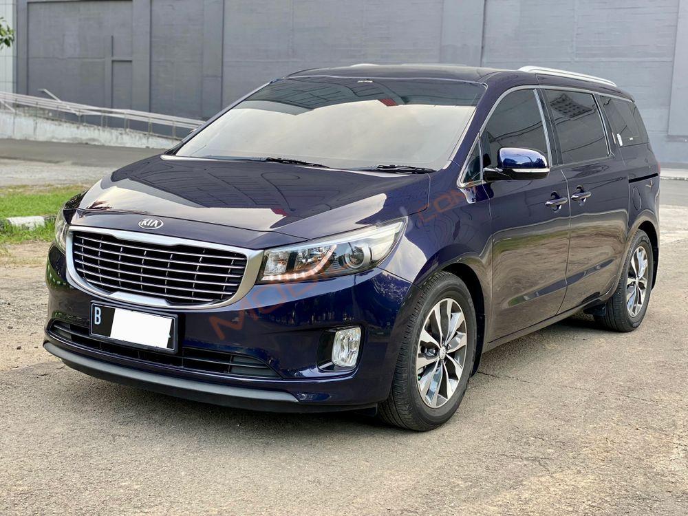 Mobil Kia Sedona 2017