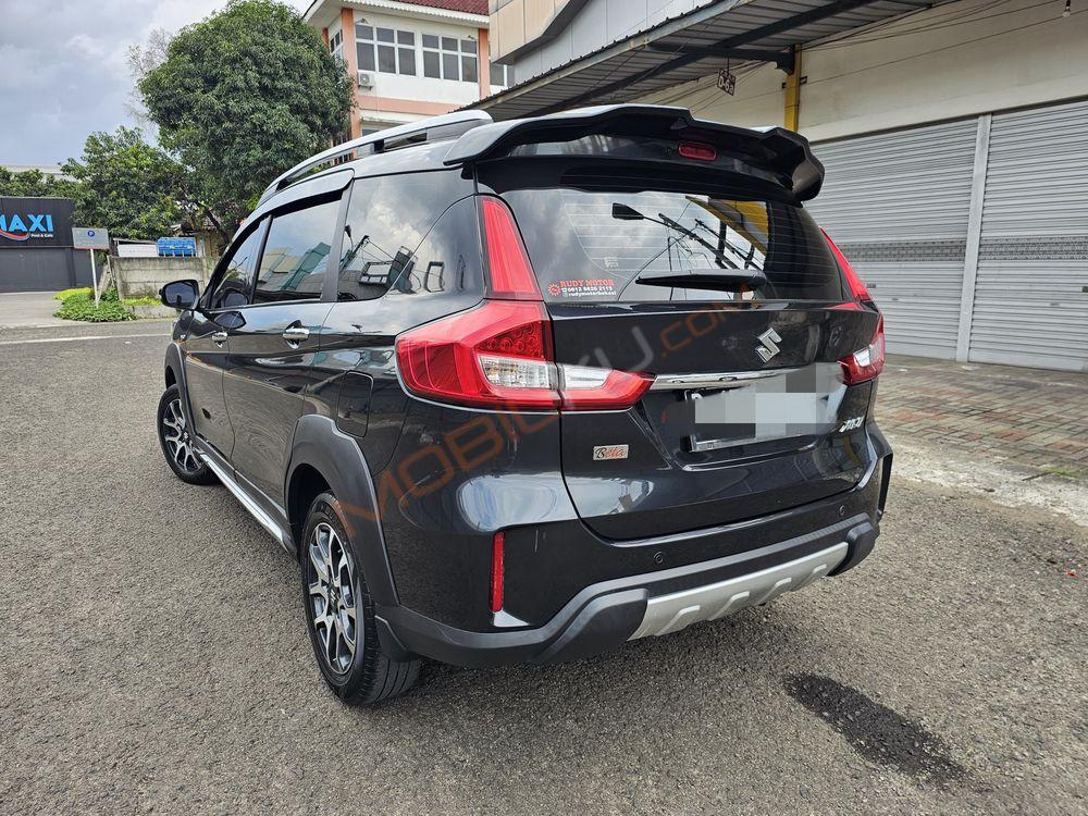 Mobil Suzuki XL7 2022