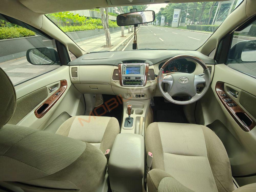 Mobil Toyota Kijang Innova 2015