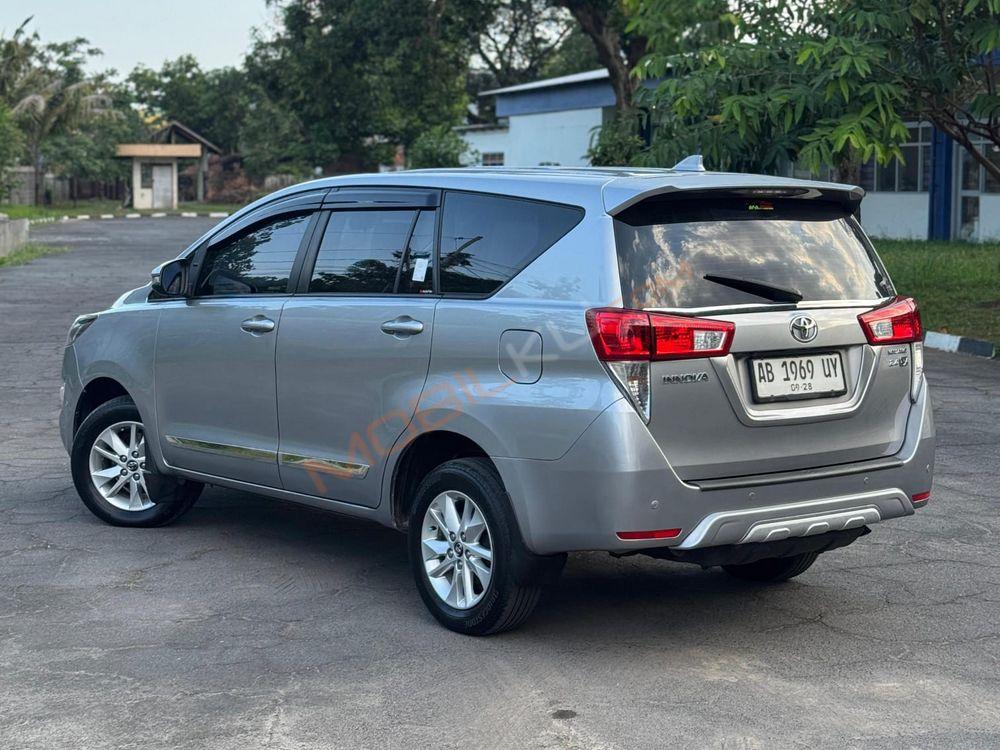 Mobil Toyota Kijang Innova 2018