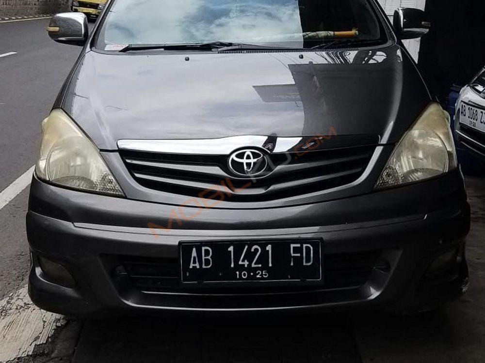 Mobil Toyota Kijang Innova 2010