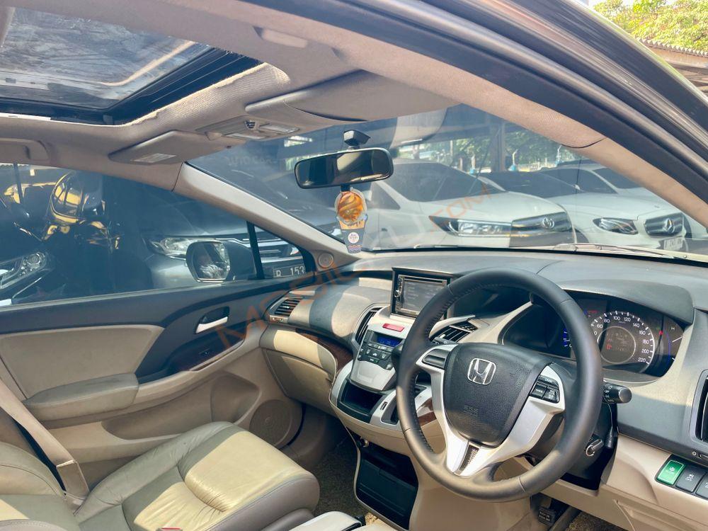 Mobil Honda Odyssey 2012