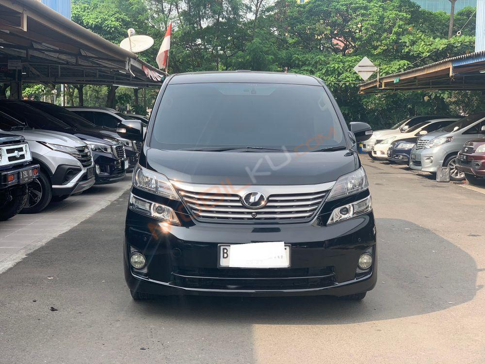 Mobil Toyota Vellfire 2010