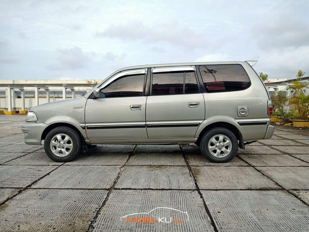 Mobil Toyota Kijang 2003
