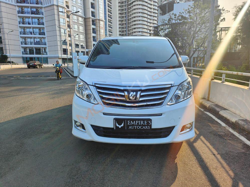 Mobil Toyota Alphard 2014
