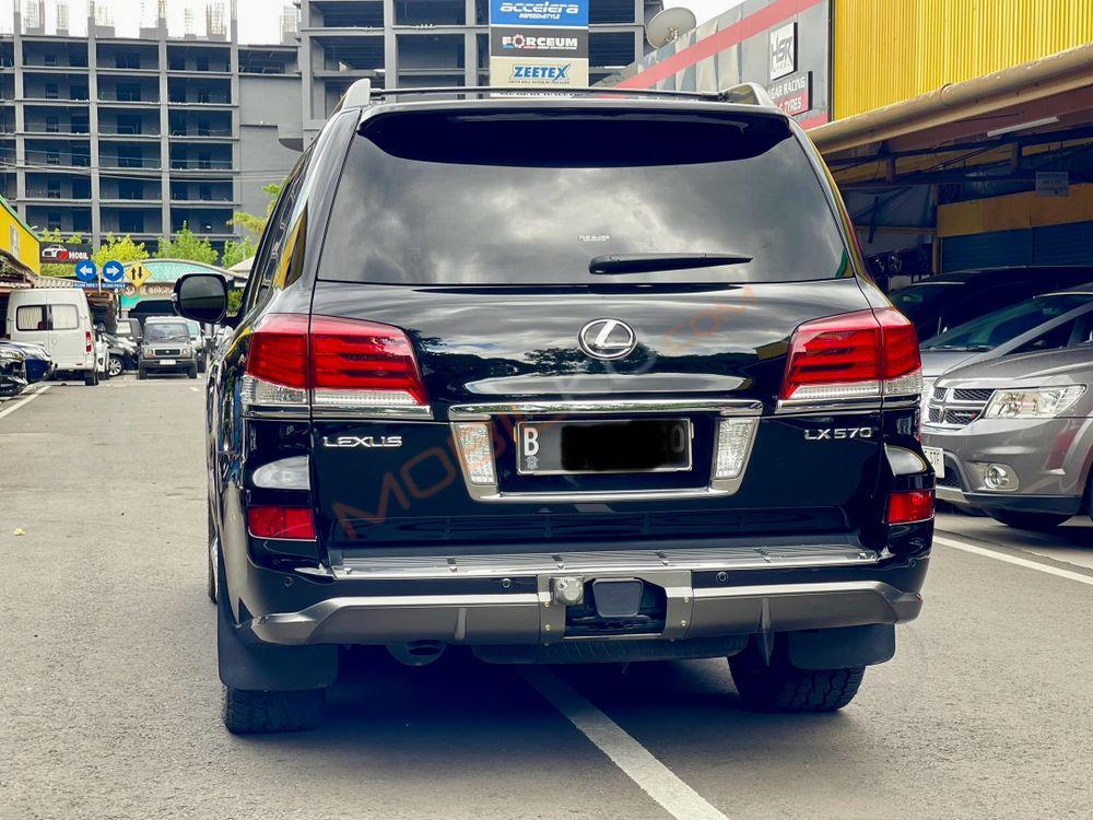 Mobil Lexus LX 2014