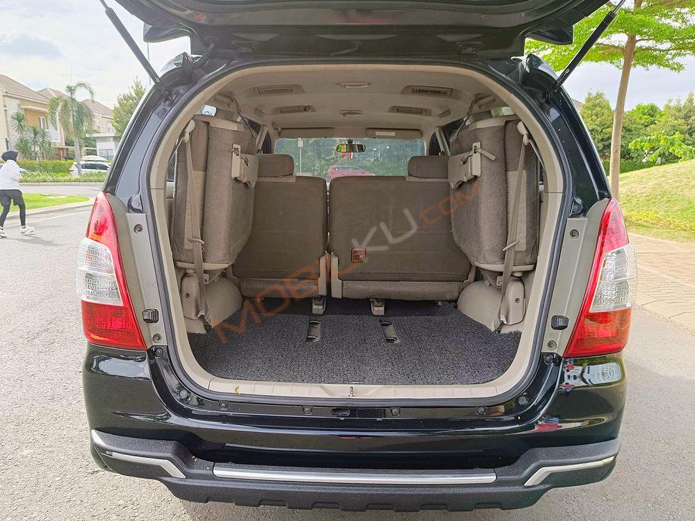 Mobil Toyota Kijang Innova 2014