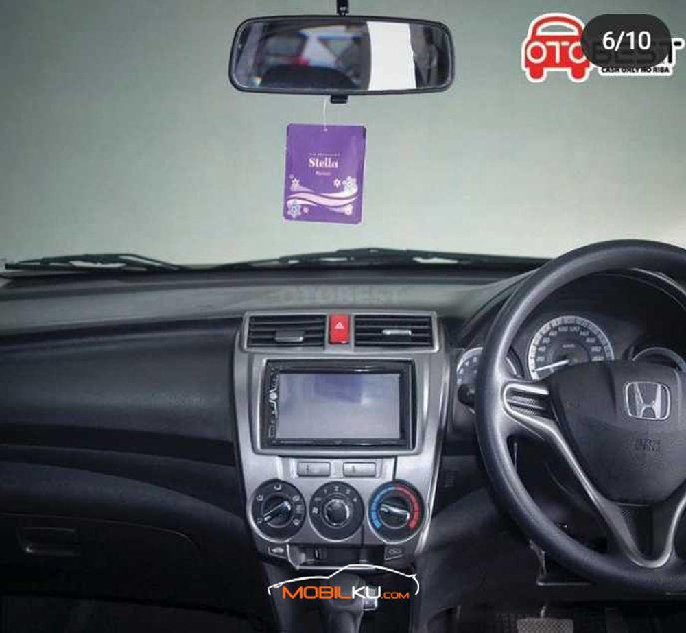 Mobil Honda City Sedan 2012