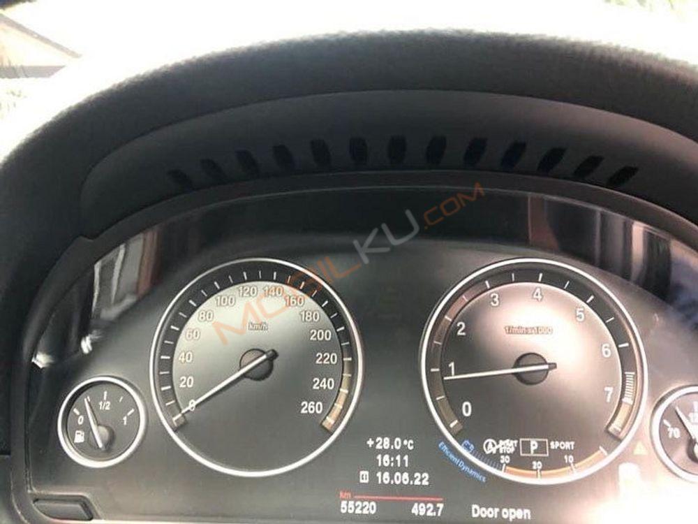 Mobil BMW 5 Series 2013